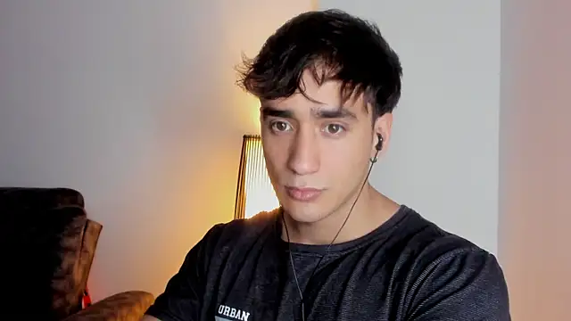 Snapshot of AlexRivera6 chatting on December 16, 10:04 pm AlexRivera6 online show from December 16, 10:04 pm