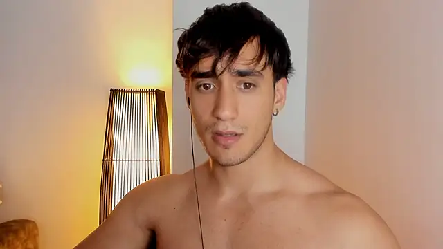 Snapshot of AlexRivera6 chatting on December 22, 1:13 am AlexRivera6 online show from December 22, 1:13 am