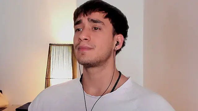 Snapshot of AlexRivera6 chatting on February 1, 9:02 pm AlexRivera6 online show from February 1, 9:02 pm