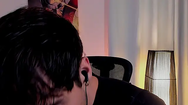 Snapshot of AlexRivera6 chatting on April 11, 6:23 pm AlexRivera6 online show from April 11, 6:23 pm