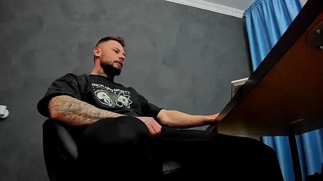 Snapshot of BrianHunts chatting on January 7, 9:07 am BrianHunts online show from January 7, 9:07 am