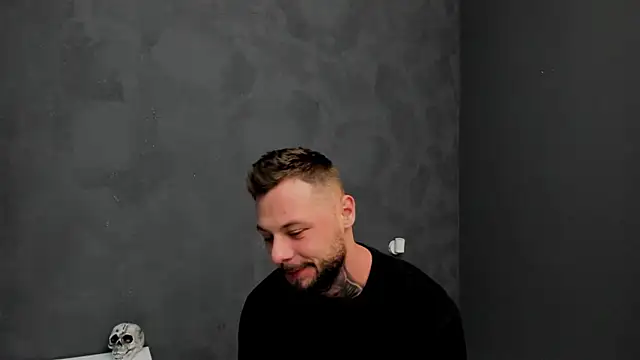 Snapshot of BrianHunts chatting on January 8, 6:52 am BrianHunts online show from January 8, 6:52 am