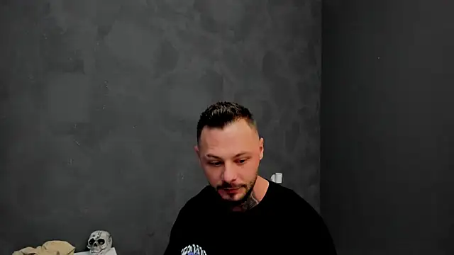 Snapshot of BrianHunts chatting on January 9, 6:48 am BrianHunts online show from January 9, 6:48 am