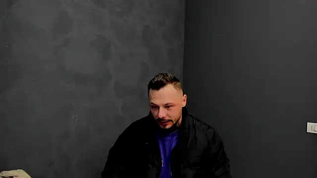 Snapshot of BrianHunts chatting on January 12, 7:21 am BrianHunts online show from January 12, 7:21 am