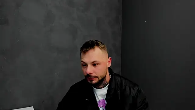 Snapshot of BrianHunts chatting on January 13, 6:38 am BrianHunts online show from January 13, 6:38 am