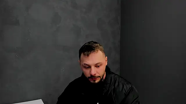 Snapshot of BrianHunts chatting on January 14, 7:17 am BrianHunts online show from January 14, 7:17 am