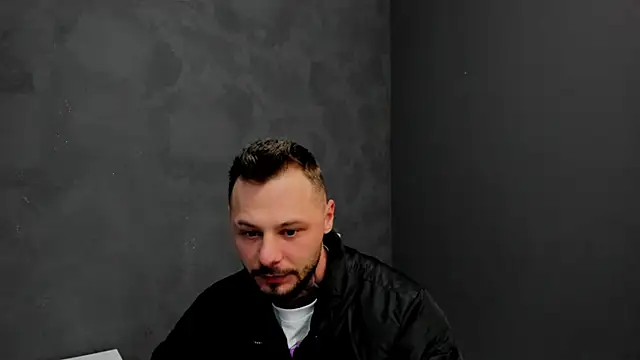 Snapshot of BrianHunts chatting on January 15, 6:43 am BrianHunts online show from January 15, 6:43 am