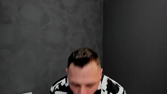 Snapshot of BrianHunts chatting on January 17, 8:34 am BrianHunts online show from January 17, 8:34 am