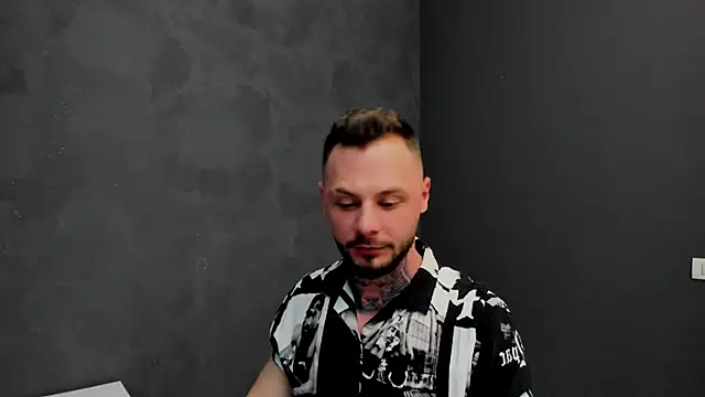 Snapshot of BrianHunts chatting on January 18, 12:15 pm BrianHunts online show from January 18, 12:15 pm