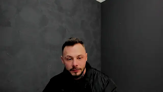 Snapshot of BrianHunts chatting on January 20, 6:42 am BrianHunts online show from January 20, 6:42 am