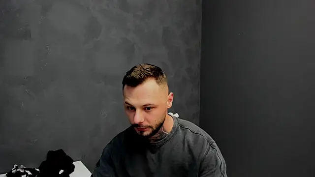 Snapshot of BrianHunts chatting on January 22, 7:03 am BrianHunts online show from January 22, 7:03 am