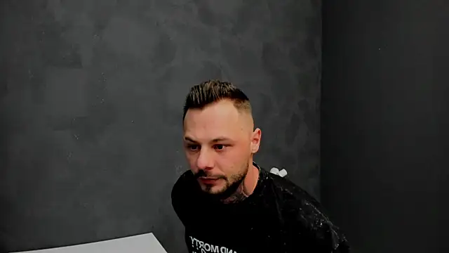 Snapshot of BrianHunts chatting on January 26, 6:17 am BrianHunts online show from January 26, 6:17 am