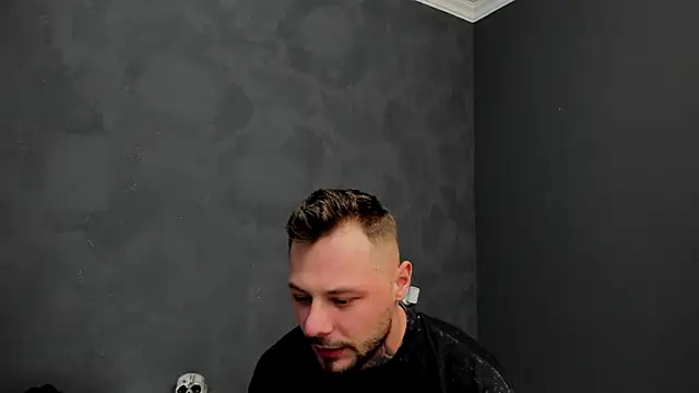 Snapshot of BrianHunts chatting on January 28, 5:54 am BrianHunts online show from January 28, 5:54 am