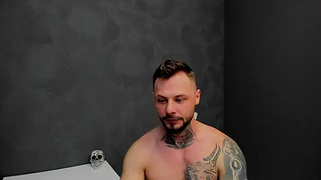 Snapshot of BrianHunts chatting on January 28, 8:57 am BrianHunts online show from January 28, 8:57 am