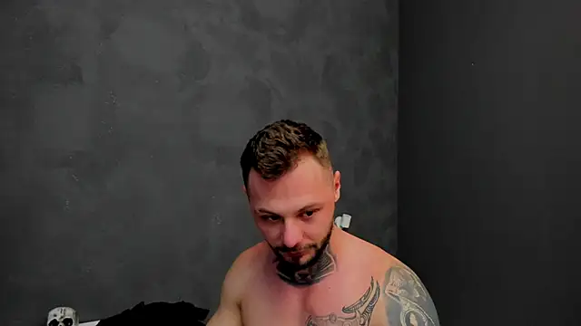 Snapshot of BrianHunts chatting on January 29, 9:23 am BrianHunts online show from January 29, 9:23 am