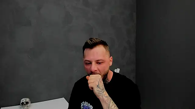 Snapshot of BrianHunts chatting on January 30, 6:56 am BrianHunts online show from January 30, 6:56 am