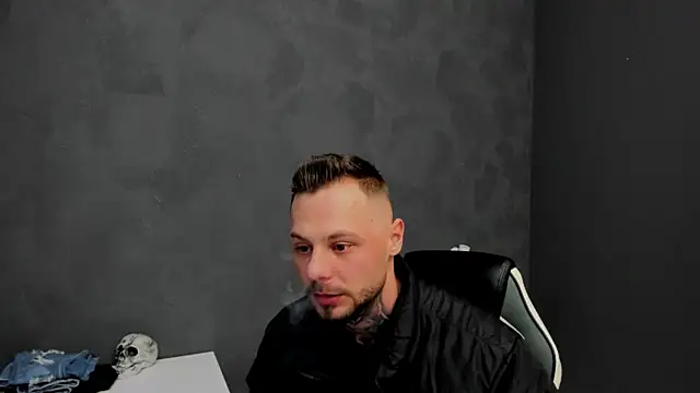 Snapshot of BrianHunts chatting on February 7, 6:56 am BrianHunts online show from February 7, 6:56 am