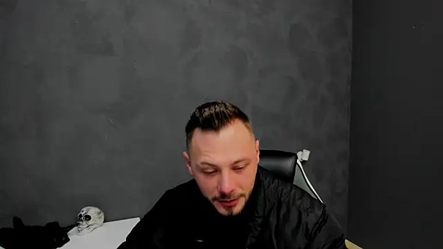 Snapshot of BrianHunts chatting on February 8, 5:40 am BrianHunts online show from February 8, 5:40 am