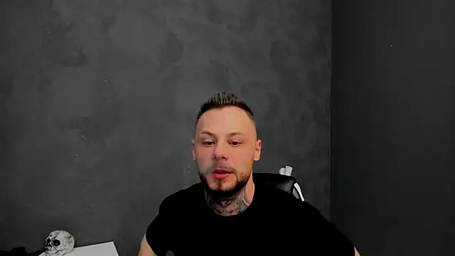 Snapshot of BrianHunts chatting on February 9, 5:50 am BrianHunts online show from February 9, 5:50 am