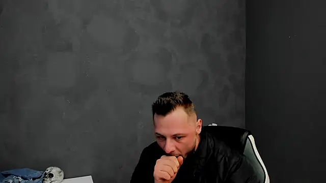 Snapshot of BrianHunts chatting on February 11, 6:19 am BrianHunts online show from February 11, 6:19 am