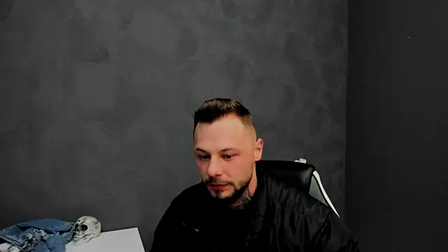 Snapshot of BrianHunts chatting on February 12, 5:26 am BrianHunts online show from February 12, 5:26 am