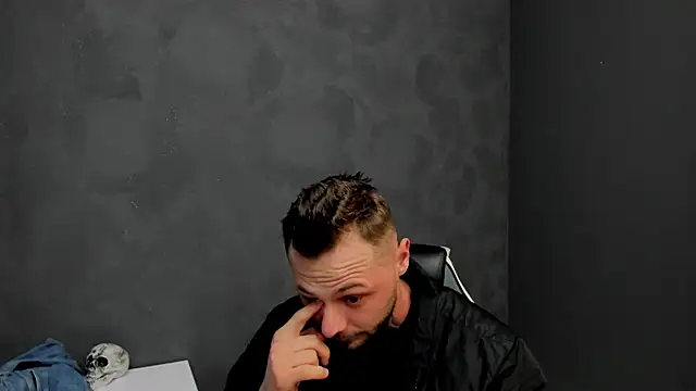 Snapshot of BrianHunts chatting on February 13, 5:48 am BrianHunts online show from February 13, 5:48 am