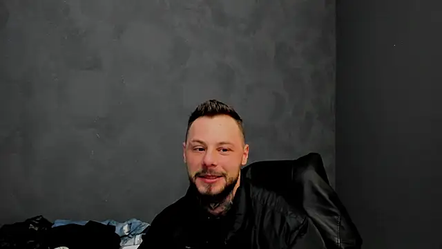 Snapshot of BrianHunts chatting on February 17, 6:53 am BrianHunts online show from February 17, 6:53 am