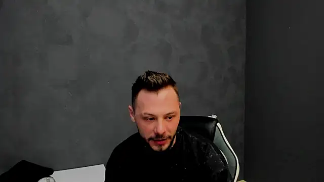 Snapshot of BrianHunts chatting on February 19, 5:49 am BrianHunts online show from February 19, 5:49 am