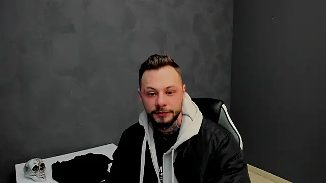 Snapshot of BrianHunts chatting on February 20, 5:55 am BrianHunts online show from February 20, 5:55 am