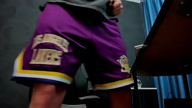 Snapshot of BrianHunts chatting on March 9, 10:08 am BrianHunts online show from March 9, 10:08 am