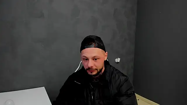 Snapshot of BrianHunts chatting on March 10, 5:33 am BrianHunts online show from March 10, 5:33 am