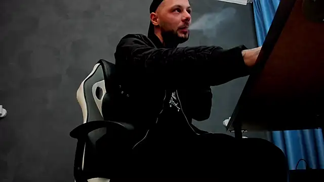 Snapshot of BrianHunts chatting on March 11, 5:38 am BrianHunts online show from March 11, 5:38 am