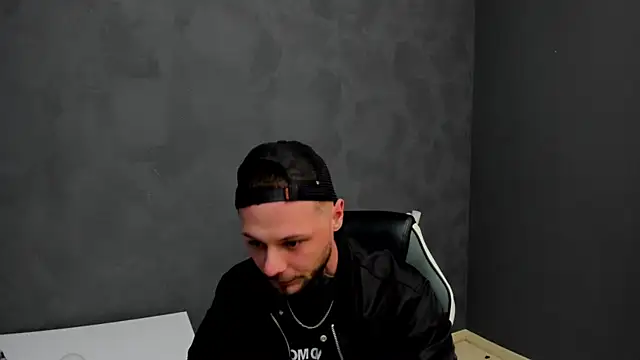 Snapshot of BrianHunts chatting on March 12, 6:29 am BrianHunts online show from March 12, 6:29 am