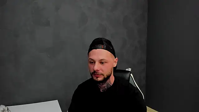 Snapshot of BrianHunts chatting on March 16, 5:25 am BrianHunts online show from March 16, 5:25 am