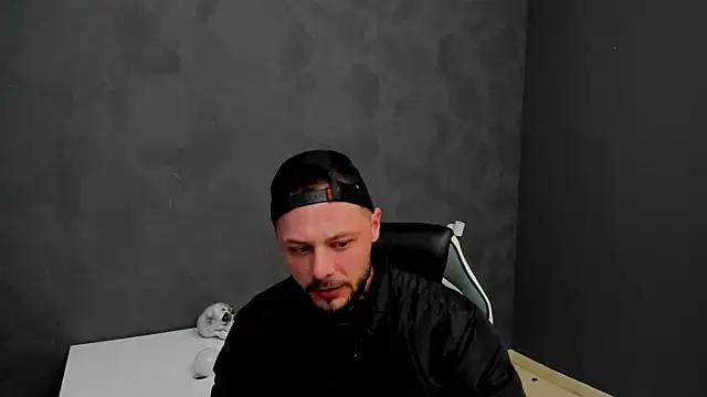 Snapshot of BrianHunts chatting on March 19, 5:30 am BrianHunts online show from March 19, 5:30 am