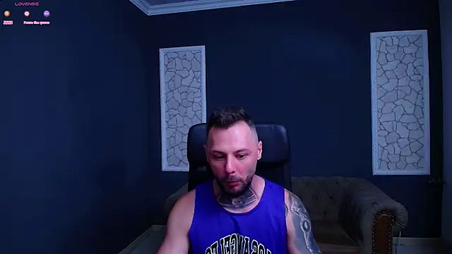 Snapshot of BrianHunts chatting on October 15, 4:45 am BrianHunts online show from October 15, 4:45 am