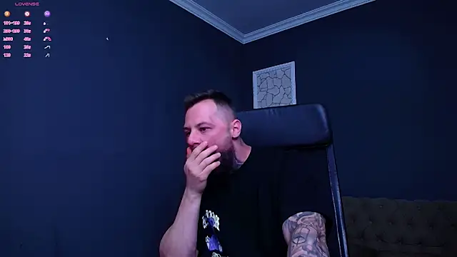 Snapshot of BrianHunts chatting on October 23, 4:34 am BrianHunts online show from October 23, 4:34 am