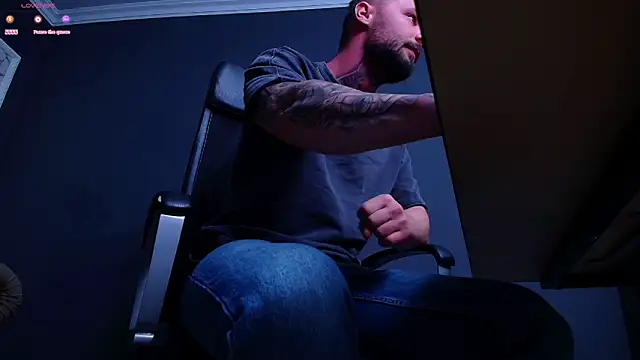 Snapshot of BrianHunts chatting on October 28, 5:00 am BrianHunts online show from October 28, 5:00 am