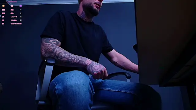 Snapshot of BrianHunts chatting on October 30, 5:42 am BrianHunts online show from October 30, 5:42 am