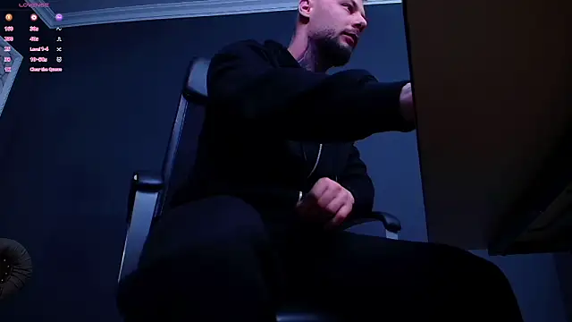 Snapshot of BrianHunts chatting on October 31, 5:41 am BrianHunts online show from October 31, 5:41 am