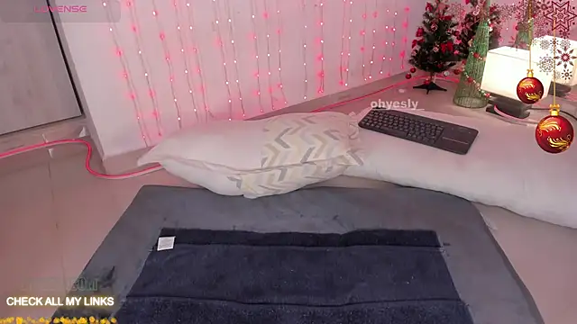 ohyesly  online show from December 2, 9:58 am