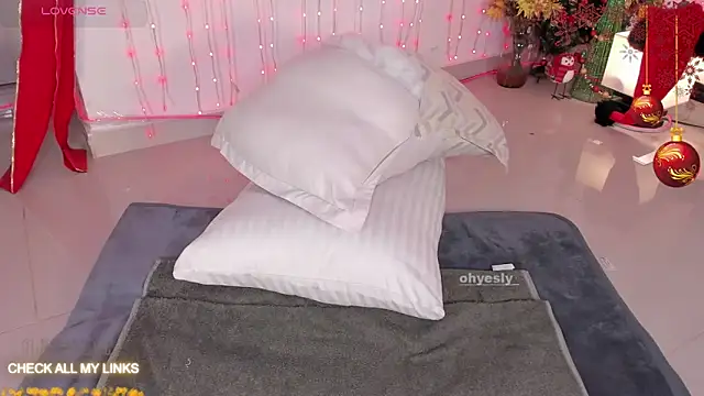 ohyesly  online show from December 19, 10:11 am