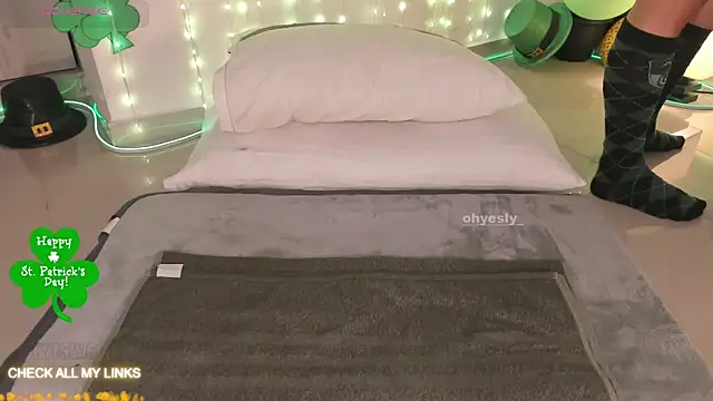 Snapshot of ohyesly_ chatting on March 25, 10:10 am ohyesly online show from March 25, 10:10 am