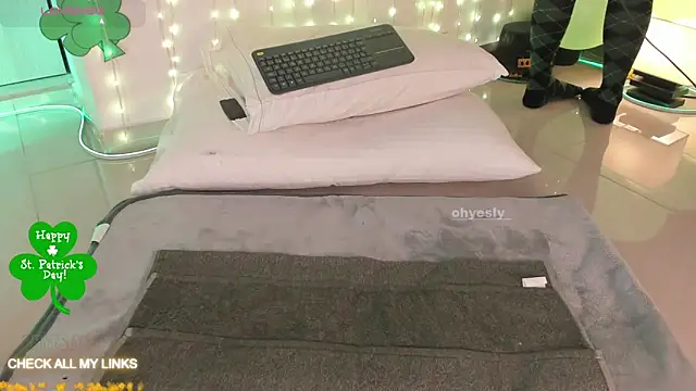 Snapshot of ohyesly_ chatting on March 26, 10:21 am ohyesly online show from March 26, 10:21 am