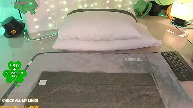 Snapshot of ohyesly_ chatting on March 27, 10:15 am ohyesly online show from March 27, 10:15 am