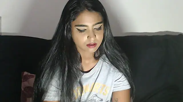 Delilah Blazee online show from February 1, 6:19 pm