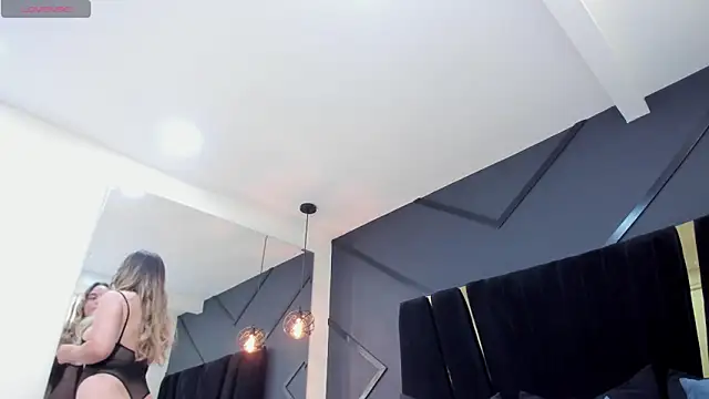 Snapshot of princesaparis chatting on March 13, 5:19 pm princesaparis online show from March 13, 5:19 pm