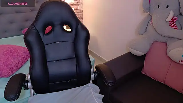 tamara colliins  online show from October 1, 3:12 am