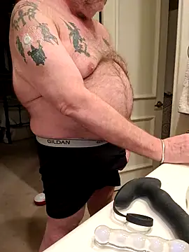 Snapshot of mrwizard4570 chatting on March 7, 8:33 am mrwizard4570 online show from March 7, 8:33 am