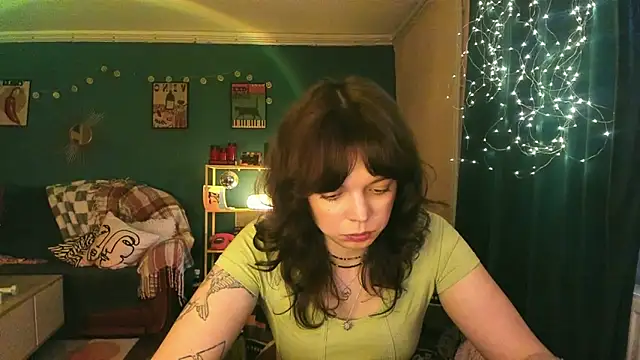 Snapshot of ClancyMorissey chatting on April 15, 4:58 pm ClancyMorissey online show from April 15, 4:58 pm